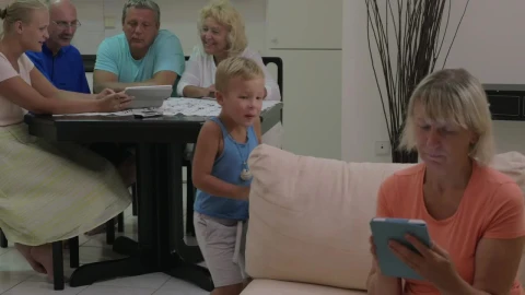 Stock Video Family Glued To Their Gadgets Live Wallpaper For PC - Free Live Wallpaper