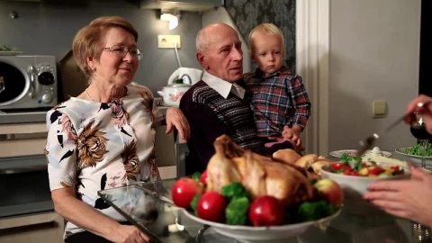 Stock Video Family Dinner During Thanksgiving Live Wallpaper For PC - Free Live Wallpaper
