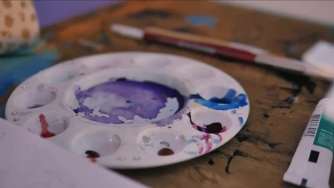 Stock Video Hand Of An Artist Girl Painting With A Brush Live Wallpaper For PC - Free Live Wallpaper