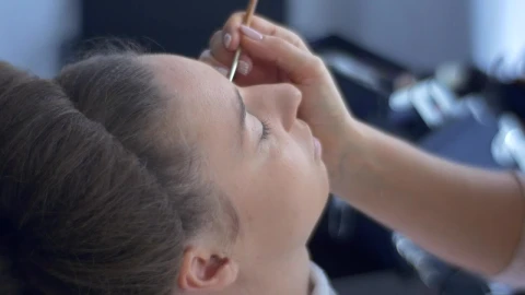 Stock Video Hand Doing Eyes Makeup On A Woman Live Wallpaper For PC - Free Live Wallpaper