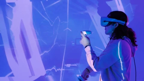 Stock Video Gamer With Vr Glasses And Controllers Playing Live Wallpaper For PC - Free Live Wallpaper