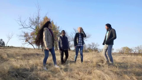 Stock Video Friends Talking And Walking In The Countryside Live Wallpaper For PC - Free Live Wallpaper