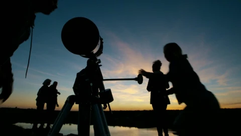 Stock Video Friends Stargazing Together At Night Live Wallpaper For PC - Free Live Wallpaper