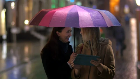 Stock Video Friends Standing Under An Umbrella Live Wallpaper For PC - Free Live Wallpaper