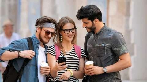 Stock Video Friends Smile At Selfies On Mobile Phone Live Wallpaper For PC - Free Live Wallpaper