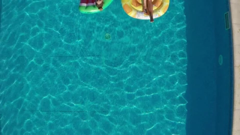 Stock Video Friends Relaxing On Pool Inflatables Live Wallpaper For PC - Free Live Wallpaper
