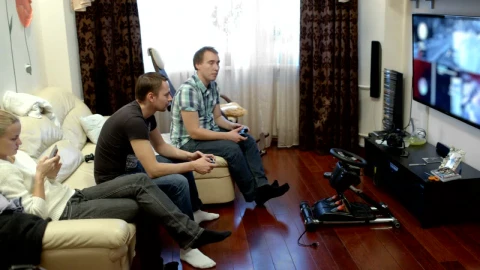 Stock Video Friends Playing A Video Game Splitscreen Live Wallpaper For PC - Free Live Wallpaper