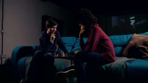 Stock Video Friends Playing A Game On The Sofa Live Wallpaper For PC - Free Live Wallpaper
