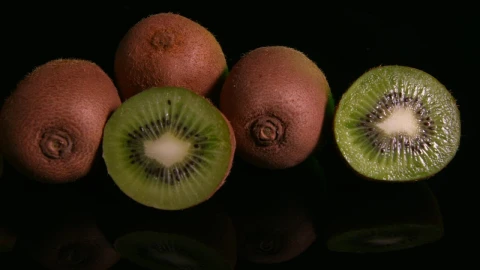Stock Video Kiwi Fruit Cut In Half Animated Wallpaper - Free Live Wallpaper
