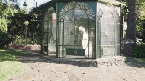Stock Video Kiosk With Books Inside In A Garden Animated Wallpaper - Free Live Wallpaper