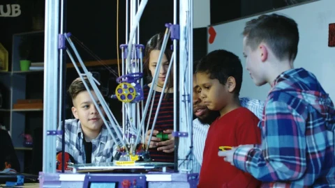 Stock Video Kids Watching A D Printer At School Animated Wallpaper - Free Live Wallpaper