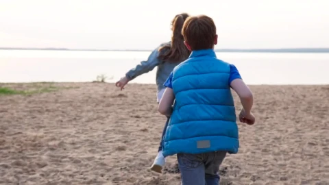 Stock Video Kids Running Towards A Large Lake Animated Wallpaper - Free Live Wallpaper