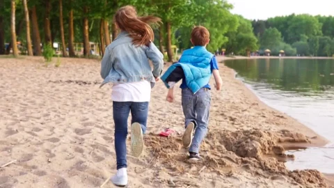 Stock Video Kids Running By A Lake Animated Wallpaper - Free Live Wallpaper