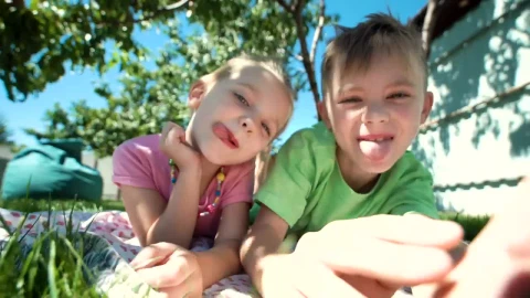 Stock Video Kids Grimacing In The Garden Animated Wallpaper - Free Live Wallpaper