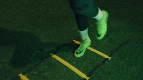Stock Video Jumps Of A Football Player In A Training Animated Wallpaper - Free Live Wallpaper