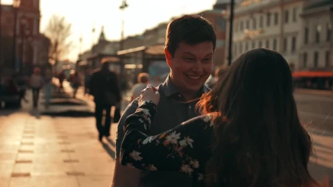 Stock Video Joyful Lovers Hugging Animated Wallpaper - Free Live Wallpaper