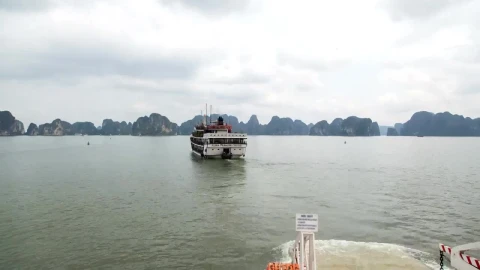 Stock Video Journey Sailing Through Islands Vietnam Animated Wallpaper - Free Live Wallpaper