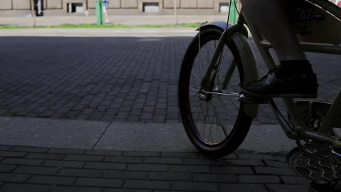 Stock Video Joining Friends For A Cycle Ride Animated Wallpaper - Free Live Wallpaper