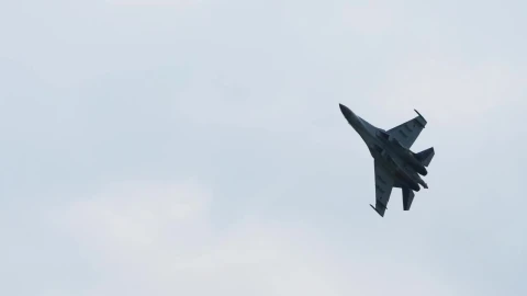 Stock Video Jet Military Aircraft Crosses The Sky Animated Wallpaper - Free Live Wallpaper