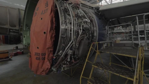 Stock Video Jet Engine Open And Under Repair Animated Wallpaper - Free Live Wallpaper