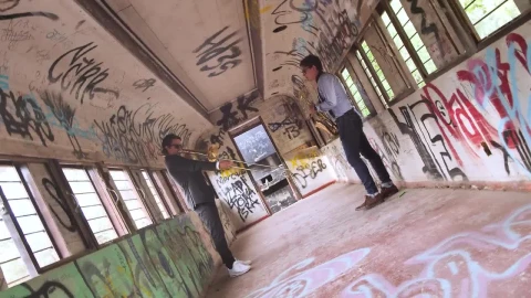 Stock Video Jazz Musicians On An Abandoned Train Animated Wallpaper - Free Live Wallpaper