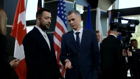 Stock Video Interviewing A Politician After Conference Animated Wallpaper - Free Live Wallpaper