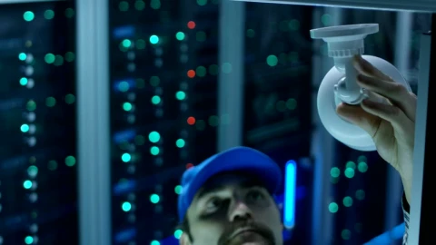Stock Video Installing A Security Camera In Data Center Animated Wallpaper - Free Live Wallpaper