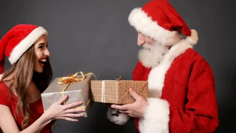 Stock Video Instagram Photoshoot Santa Claus And His Female Helper Animated Wallpaper - Free Live Wallpaper
