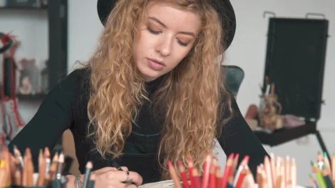 Stock Video Inspired Artist Works On Illustration In Studio Animated Wallpaper - Free Live Wallpaper