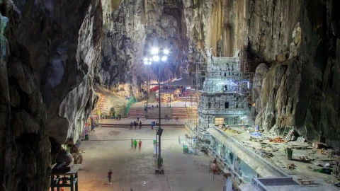 Stock Video Inside A Cave With The Temple In Kuala Lumpur Animated Wallpaper - Free Live Wallpaper