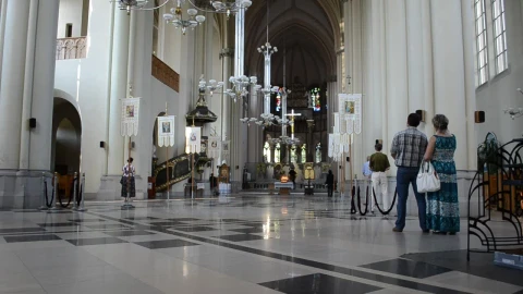 Stock Video Inside A Church In Lviv Animated Wallpaper - Free Live Wallpaper