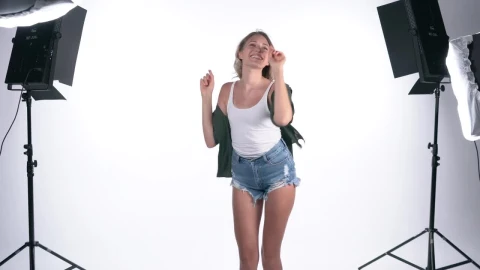 Stock Video Informal Model In Photo Studio Animated Wallpaper - Free Live Wallpaper
