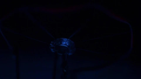 Stock Video Incandescent Bulb Slowly Turning On And Off Animated Wallpaper - Free Live Wallpaper