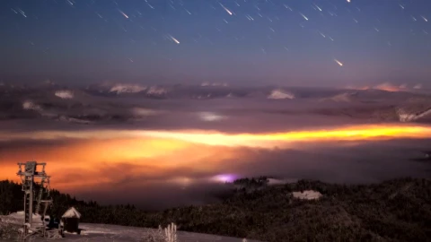Stock Video Impressive Meteor Shower Seen From A Mountain Animated Wallpaper - Free Live Wallpaper