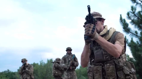 Stock Video Ilitary Men Walking Cautiously On The Battlefield Animated Wallpaper - Free Live Wallpaper