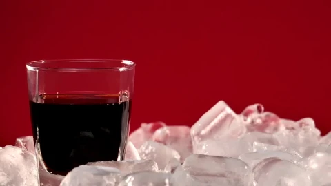 Stock Video Ices Fall Into A Glass With Soda Animated Wallpaper - Free Live Wallpaper