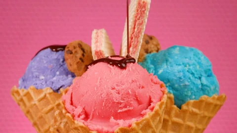 Stock Video Ice Cream With Chocolate Syrup Composition Animated Wallpaper - Free Live Wallpaper