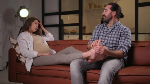 Stock Video Husband Taking Care Of His Pregnant Wife Animated Wallpaper - Free Live Wallpaper