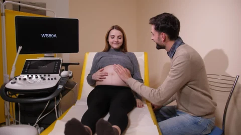 Stock Video Husband Kissing His Pregnant Wife Animated Wallpaper - Free Live Wallpaper