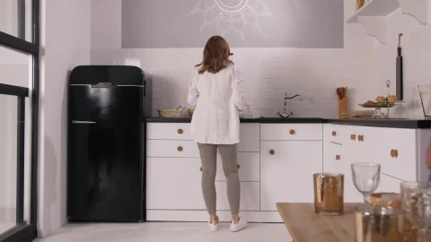Stock Video Husband Hugging His Pregnant Wife Animated Wallpaper - Free Live Wallpaper