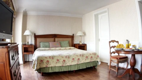 Stock Video Hotel Room With Breakfast Served Animated Wallpaper - Free Live Wallpaper