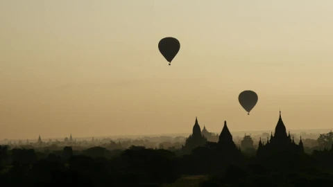 Stock Video Hot Air Balloons Flying During Sunrise Animated Wallpaper - Free Live Wallpaper