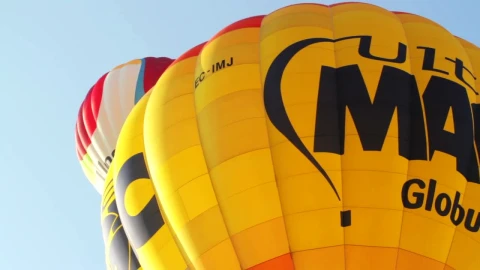 Stock Video Hot Air Balloon Rising Animated Wallpaper - Free Live Wallpaper
