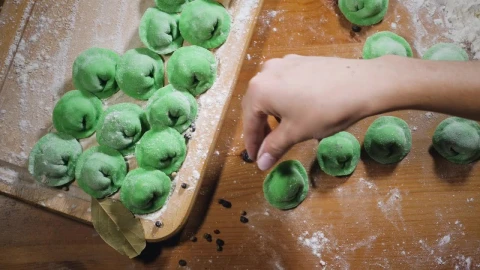Stock Video Homemade Green Dumplings Animated Wallpaper - Free Live Wallpaper