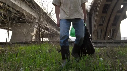 Stock Video Homeless Man With Plastic Bags Animated Wallpaper - Free Live Wallpaper