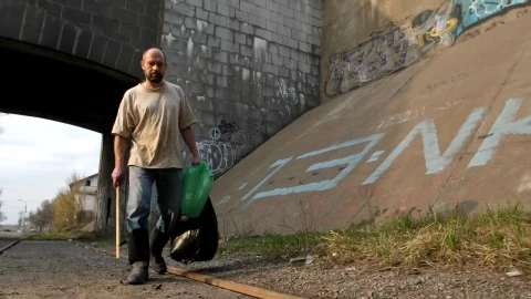 Stock Video Homeless Man Walking With Bags Animated Wallpaper - Free Live Wallpaper