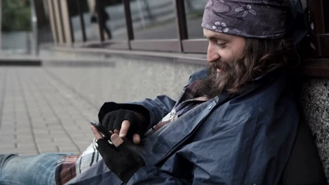Stock Video Homeless Man Scrolling On His Phone Animated Wallpaper - Free Live Wallpaper