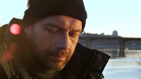 Stock Video Homeless Man Looking At The Camera Animated Wallpaper - Free Live Wallpaper