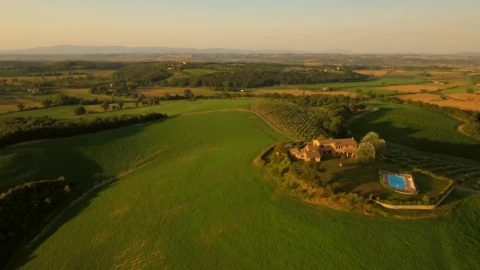 Stock Video Holiday House Between Agricultural Fields Animated Wallpaper - Free Live Wallpaper