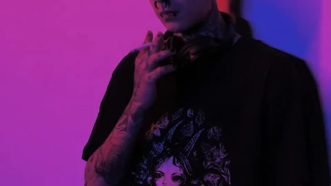 Stock Video Hipster Man With Tattoos Smoking Animated Wallpaper - Free Live Wallpaper